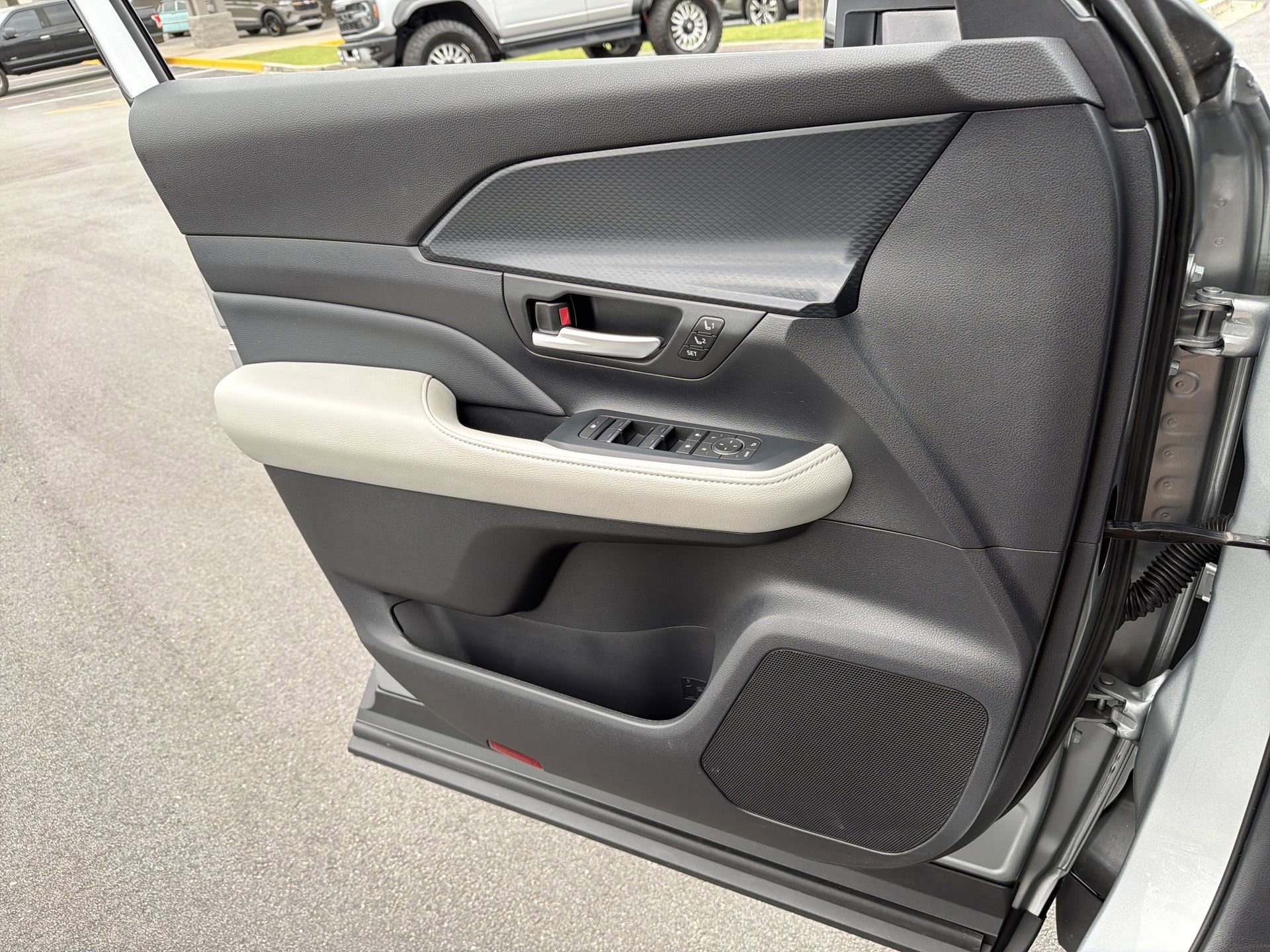 Used 2024 Toyota Grand Highlander AWD Hybrid image 13