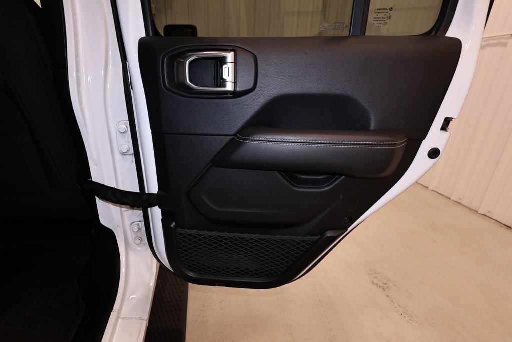 Used 2019 Jeep Wrangler Unlimited Sahara w/ Uconnect 4C Nav & Sound Group AWD/4WD image 15