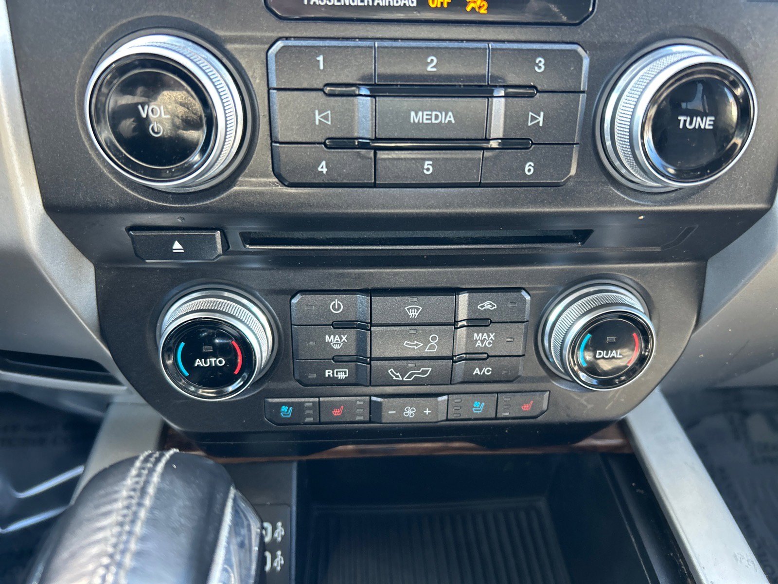 Certified 2018 Ford F150 Lariat w/ Equipment Group 502A Luxury image 31