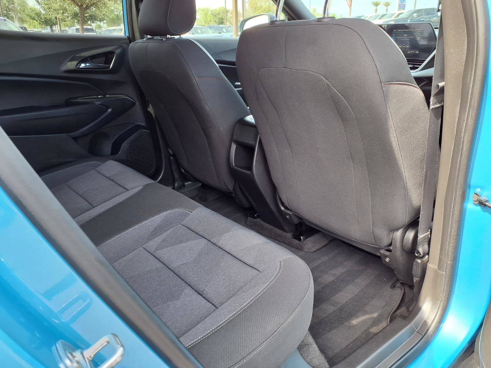 Used 2025 Chevrolet Trax RS w/ Sunroof Package FWD image 13