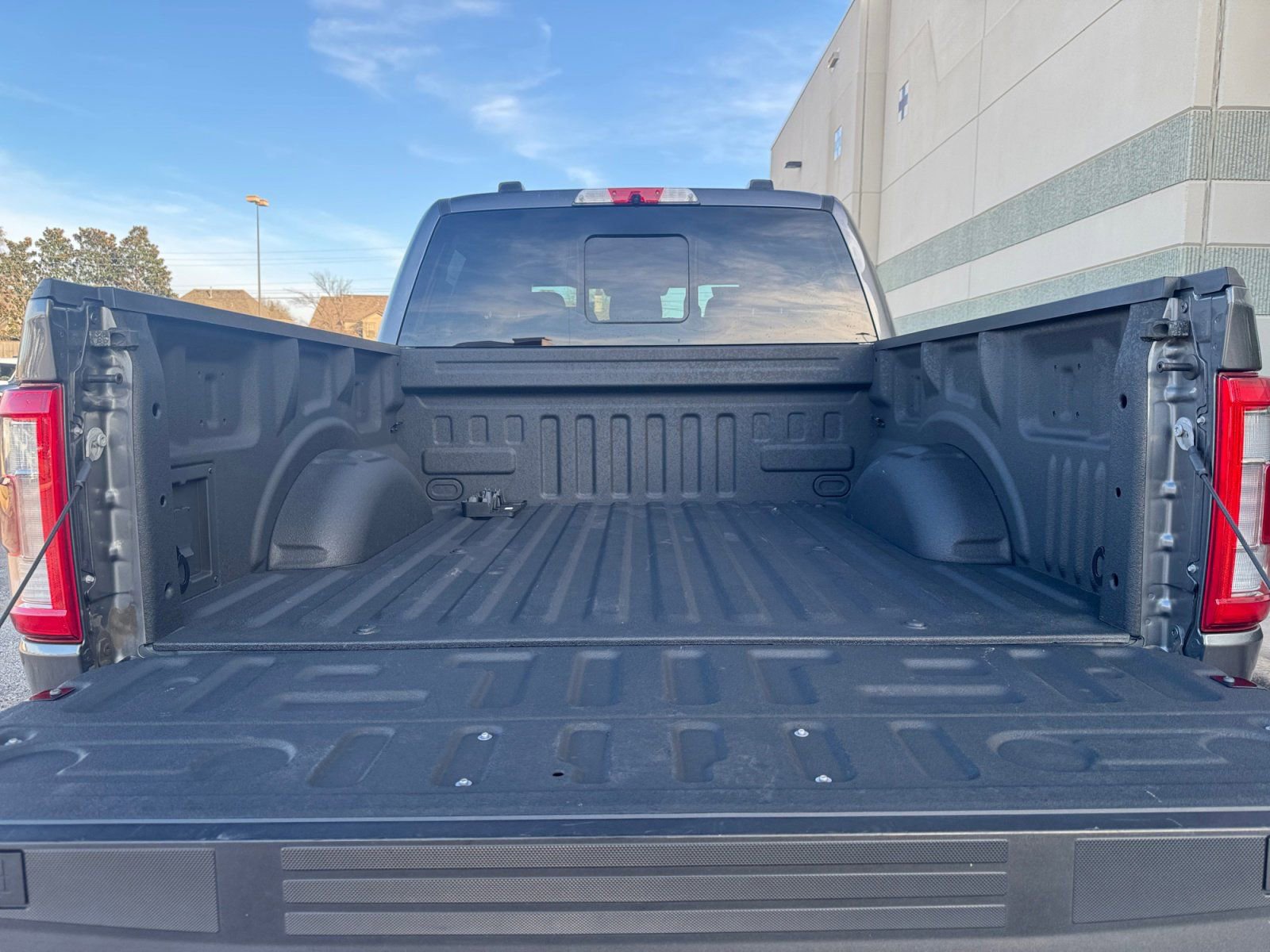 Certified 2022 Ford F150 Lariat w/ Equipment Group 502A High image 17