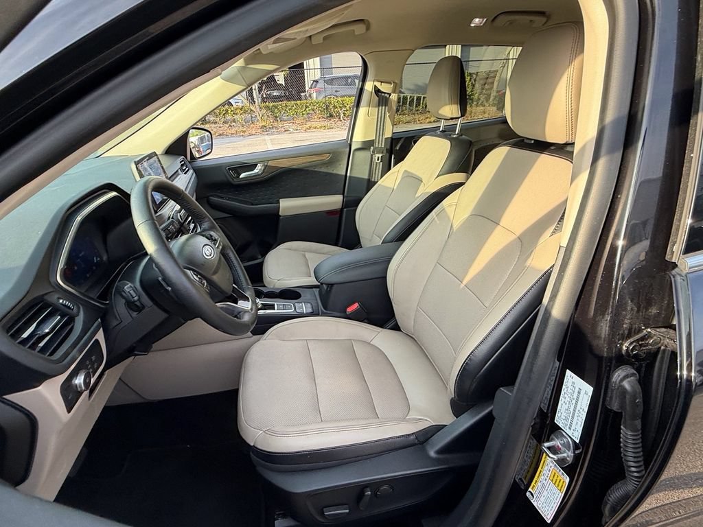 Certified 2020 Ford Escape Titanium AWD/4WD image 10