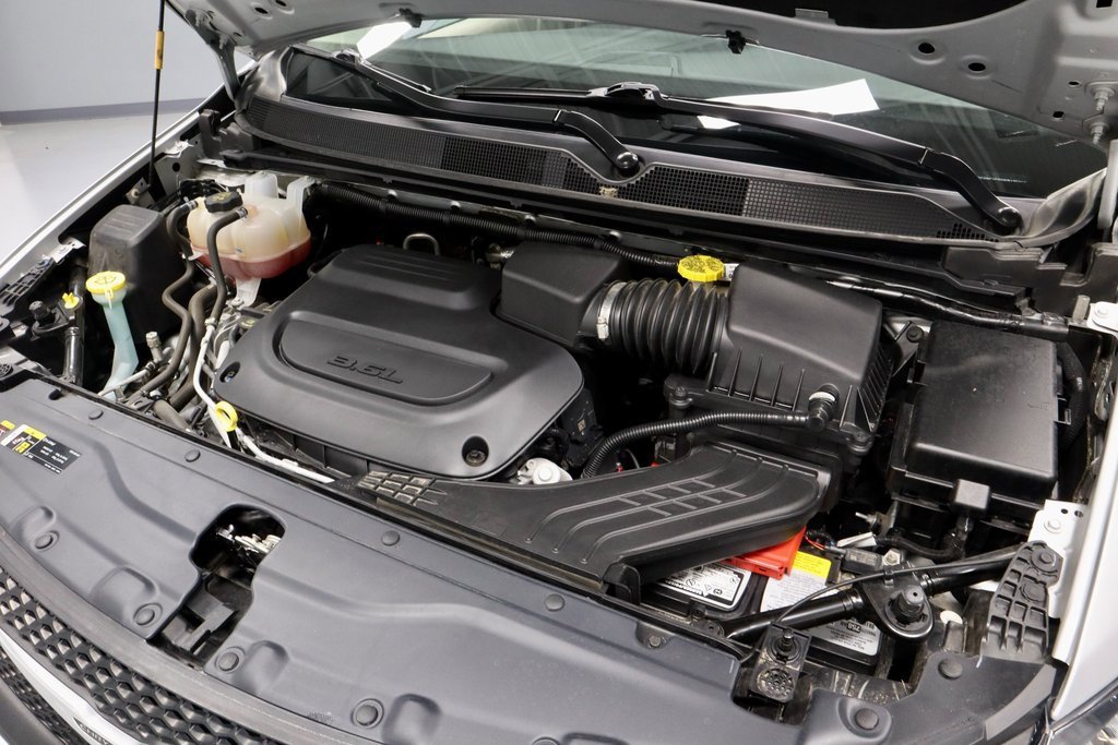 Used 2024 Chrysler Voyager LX image 14