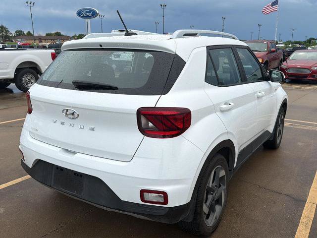 Used 2024 Hyundai Venue SEL FWD image 8