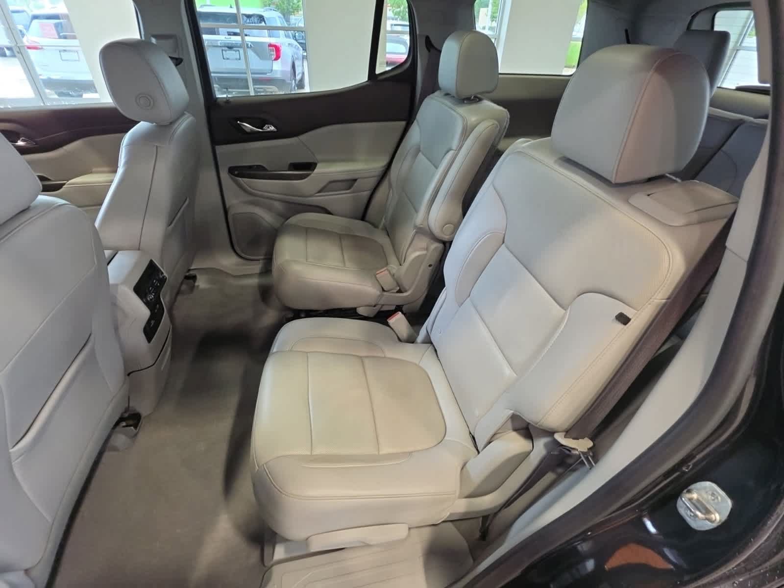 Used 2020 GMC Acadia SLT w/ GMC Pro Grade Package AWD/4WD image 3
