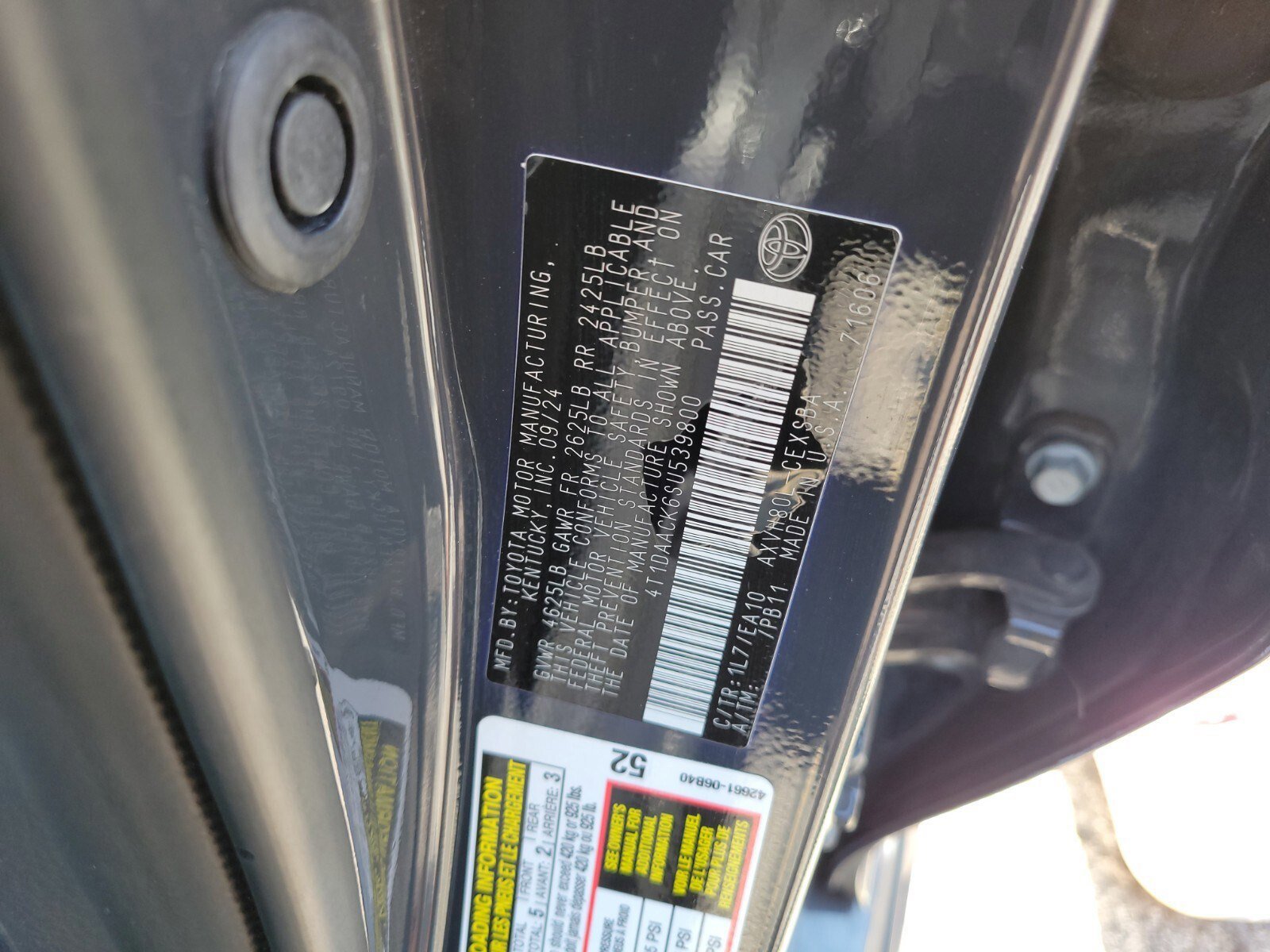 Used 2025 Toyota Camry SE image 35