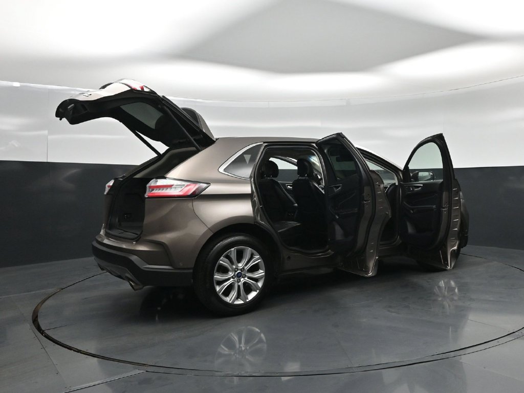 Certified 2019 Ford Edge Titanium w/ Equipment Group 301A FWD image 6