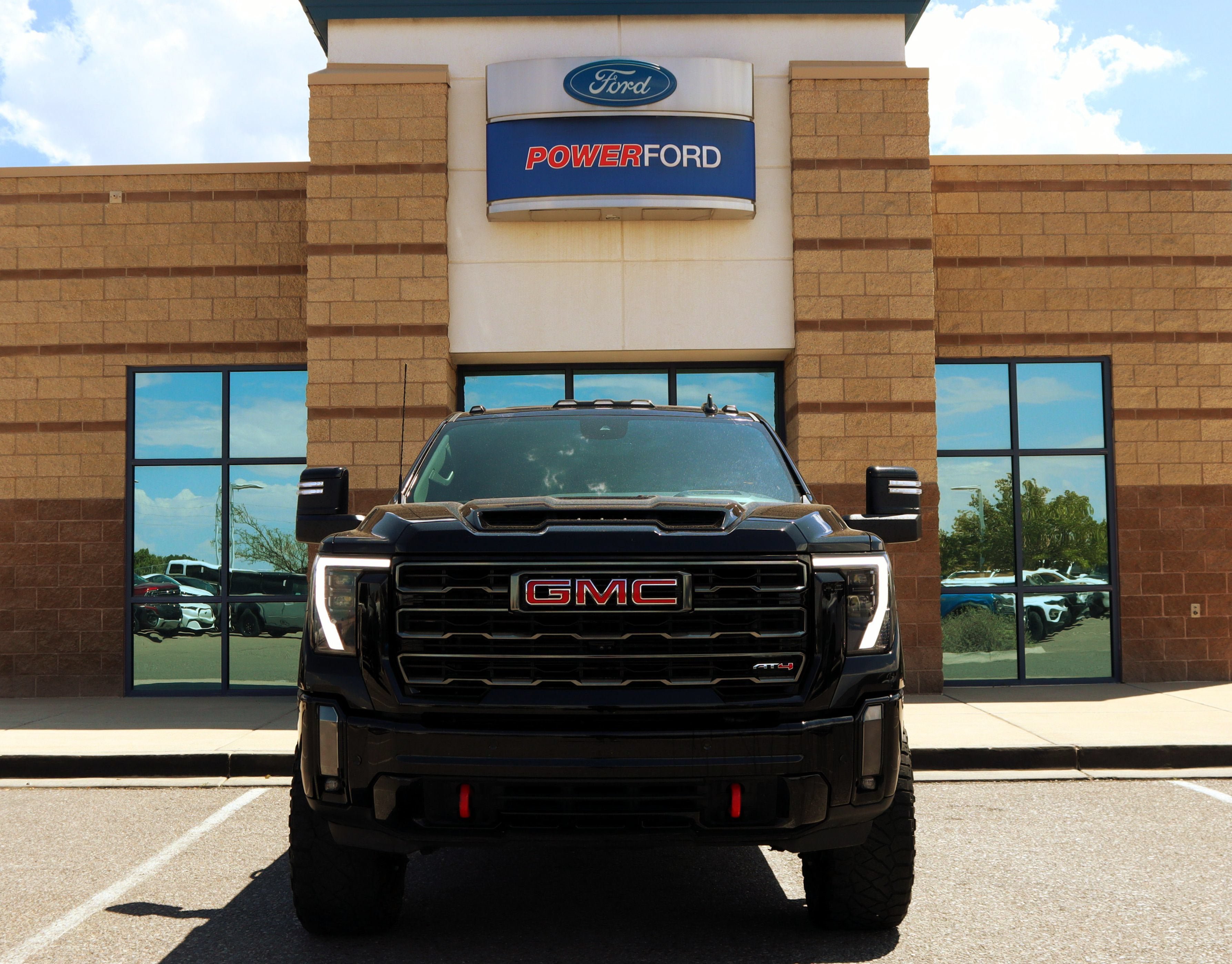 Used 2024 GMC Sierra 2500 AT4 w/ AT4 Premium Plus Package AWD/4WD image 3