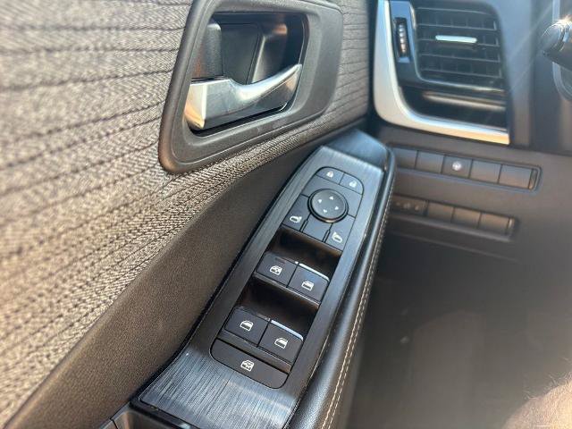 Used 2022 Nissan Rogue SV AWD/4WD image 16