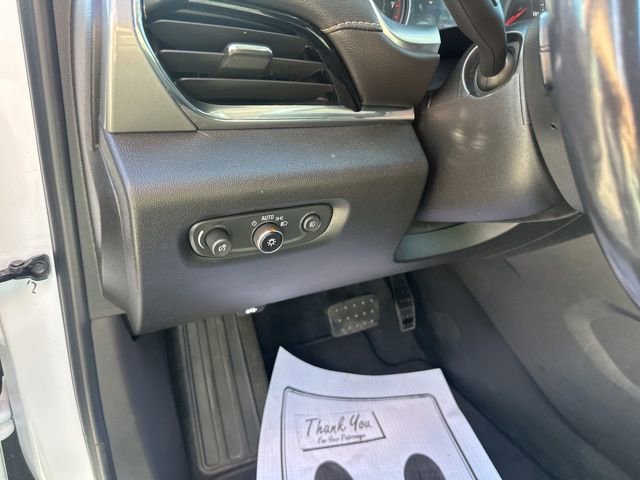 Used 2020 Chevrolet Traverse LT image 35