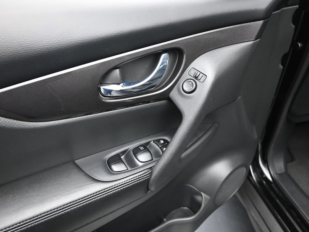 Used 2019 Nissan Rogue S w/ Special Edition Package image 38