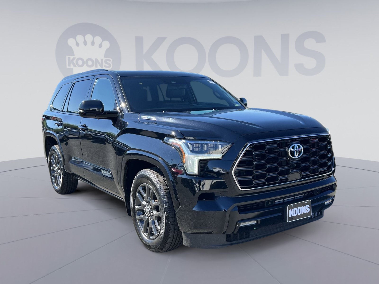 Used 2023 Toyota Sequoia Platinum AWD/4WD image 2
