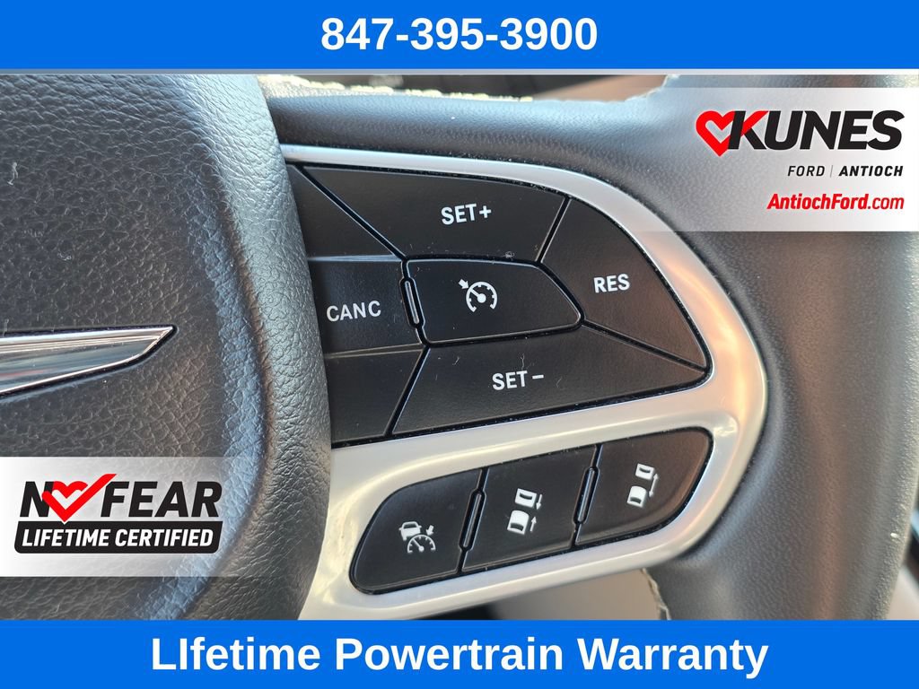 Used 2023 Chrysler Pacifica Touring-L FWD image 27