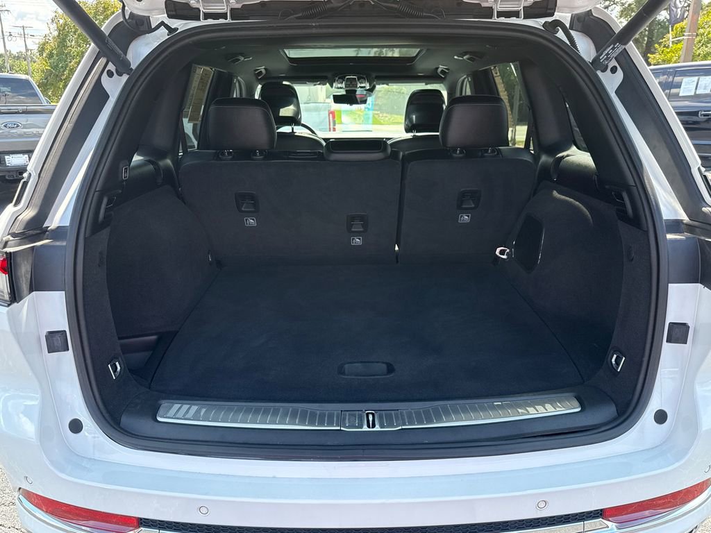 Used 2023 Jeep Grand Cherokee Overland w/ Luxury Tech Group IV RWD image 18