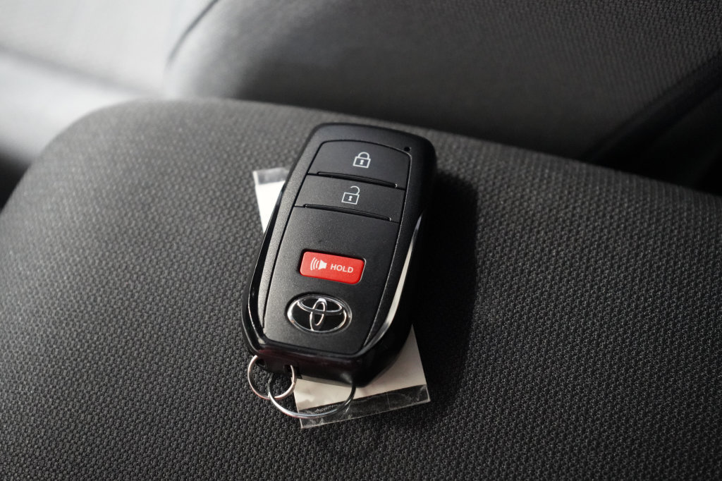 Used 2025 Toyota Corolla Cross AWD Hybrid image 28