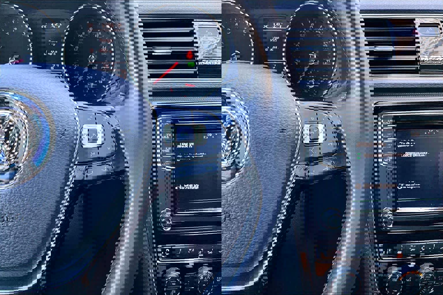 Used 2018 Volkswagen Passat 2.0T SE image 25