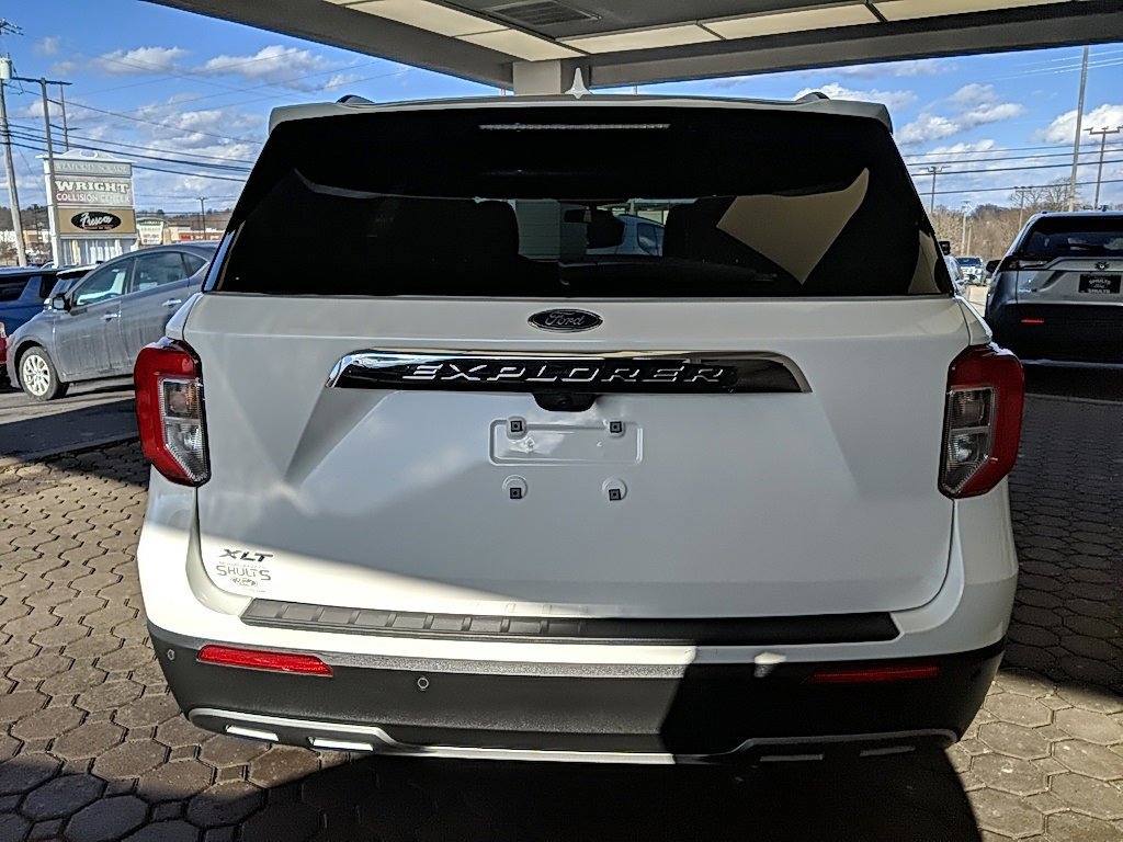 Certified 2022 Ford Explorer XLT w/ Equipment Group 202A image 4