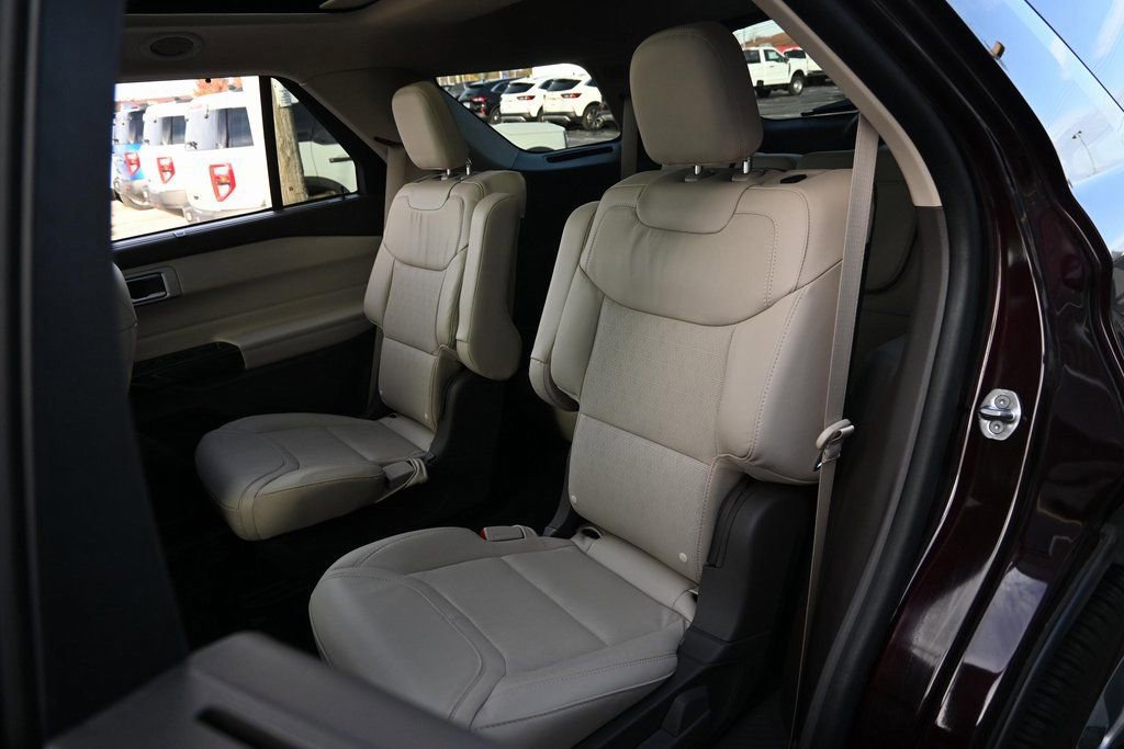 Certified 2022 Ford Explorer Platinum w/ Equipment Group 601A image 31