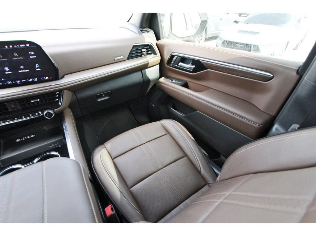 Used 2025 Chevrolet Tahoe High Country w/ Sun And Tow Package RWD image 14