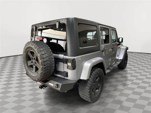 Used 2018 Jeep Wrangler Unlimited Sahara AWD/4WD image 7