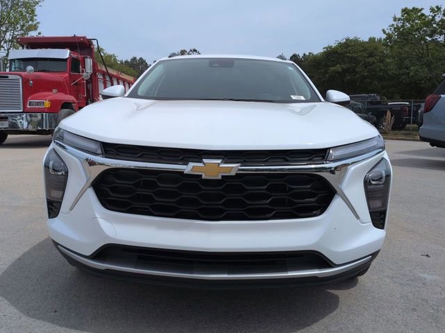 Used 2025 Chevrolet Trax LT w/ LT Convenience Package image 8