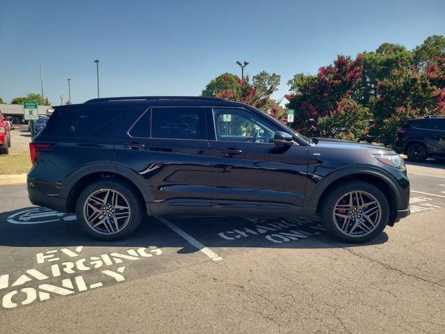 Certified 2025 Ford Explorer ST-Line w/ ST-Line Street Pack AWD/4WD image 4