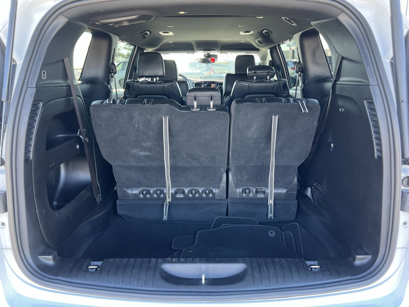 Used 2023 Chrysler Pacifica Touring-L w/ S Appearance Package image 25