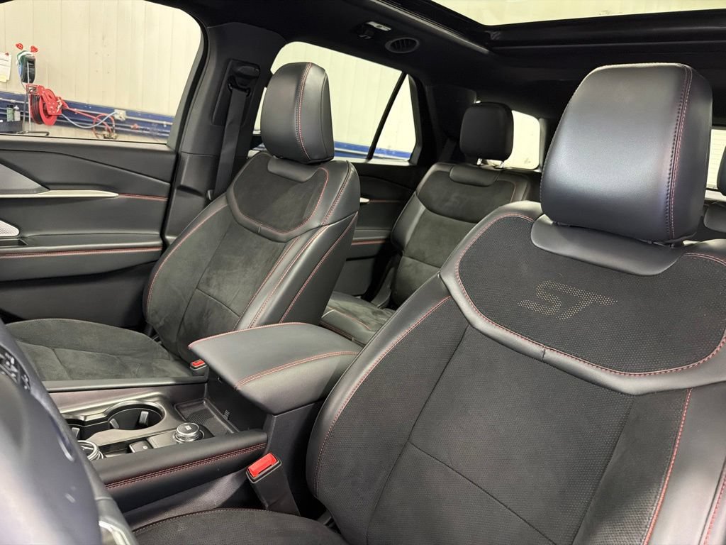 Certified 2025 Ford Explorer ST w/ Sun And Sound Package AWD/4WD image 14