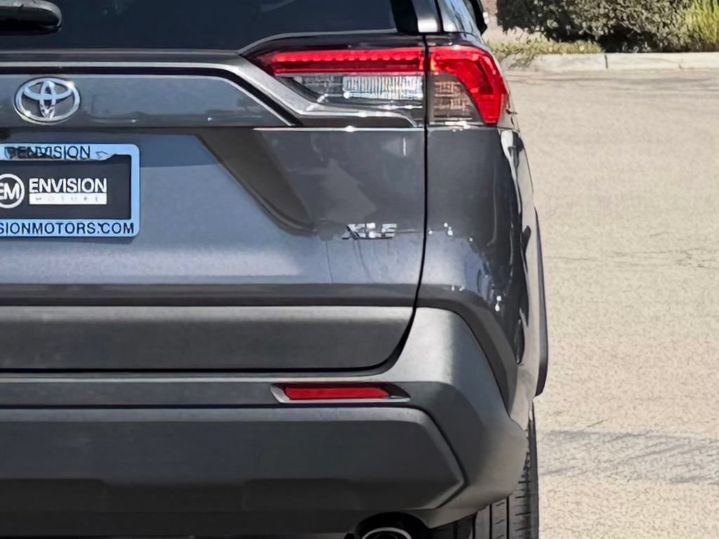 Used 2020 Toyota RAV4 XLE w/ Carpet Mat Package FWD image 11