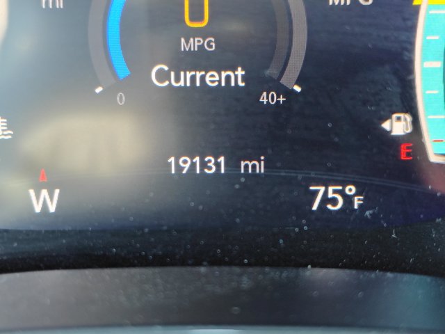 Used 2025 Chrysler Pacifica Select FWD image 16