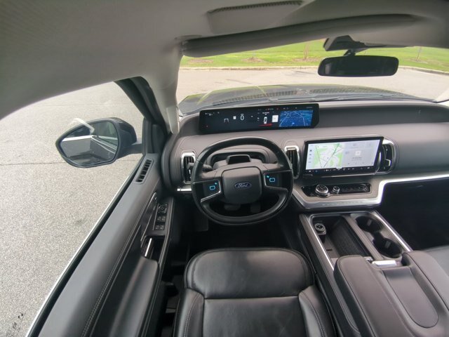 Certified 2025 Ford Expedition Max Platinum w/ Driver's Package AWD/4WD image 24