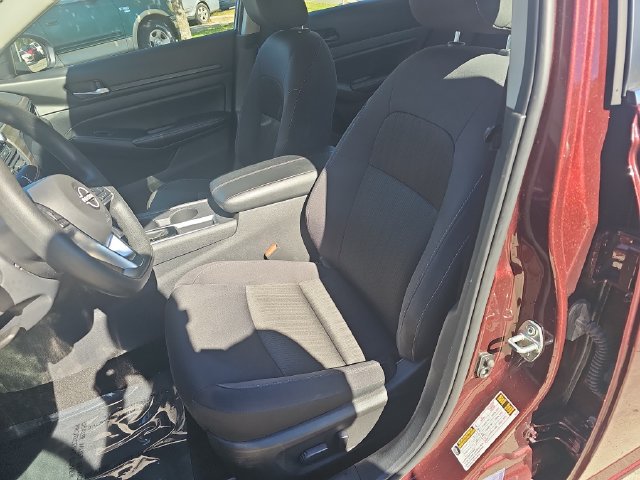 Used 2025 Nissan Altima 2.5 SV FWD image 15