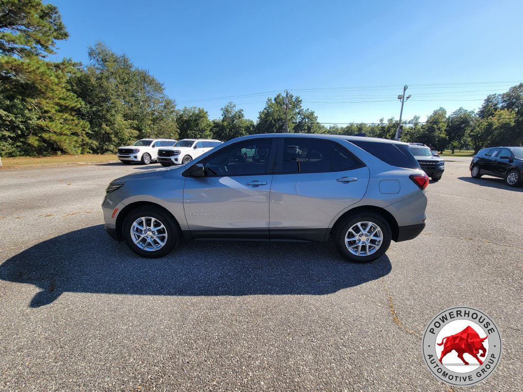 Used 2024 Chevrolet Equinox LS w/ LS Convenience Package FWD image 3