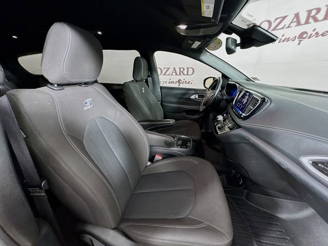 Used 2021 Chrysler Pacifica Touring w/ S Appearance Package image 32