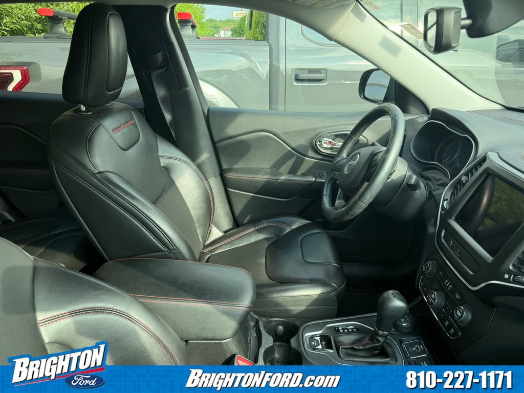Used 2019 Jeep Cherokee Trailhawk w/ Cold Weather Group AWD/4WD image 7