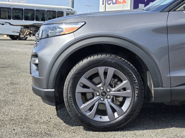 Certified 2022 Ford Explorer XLT w/ Equipment Group 202A AWD/4WD image 9