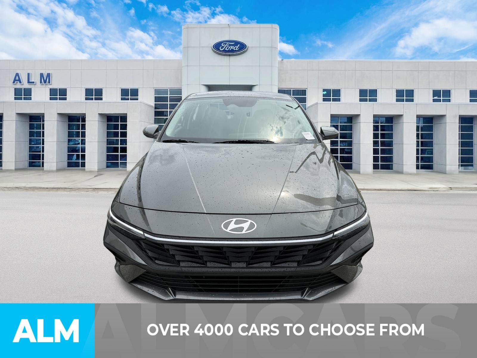 Used 2025 Hyundai Elantra SE image 2