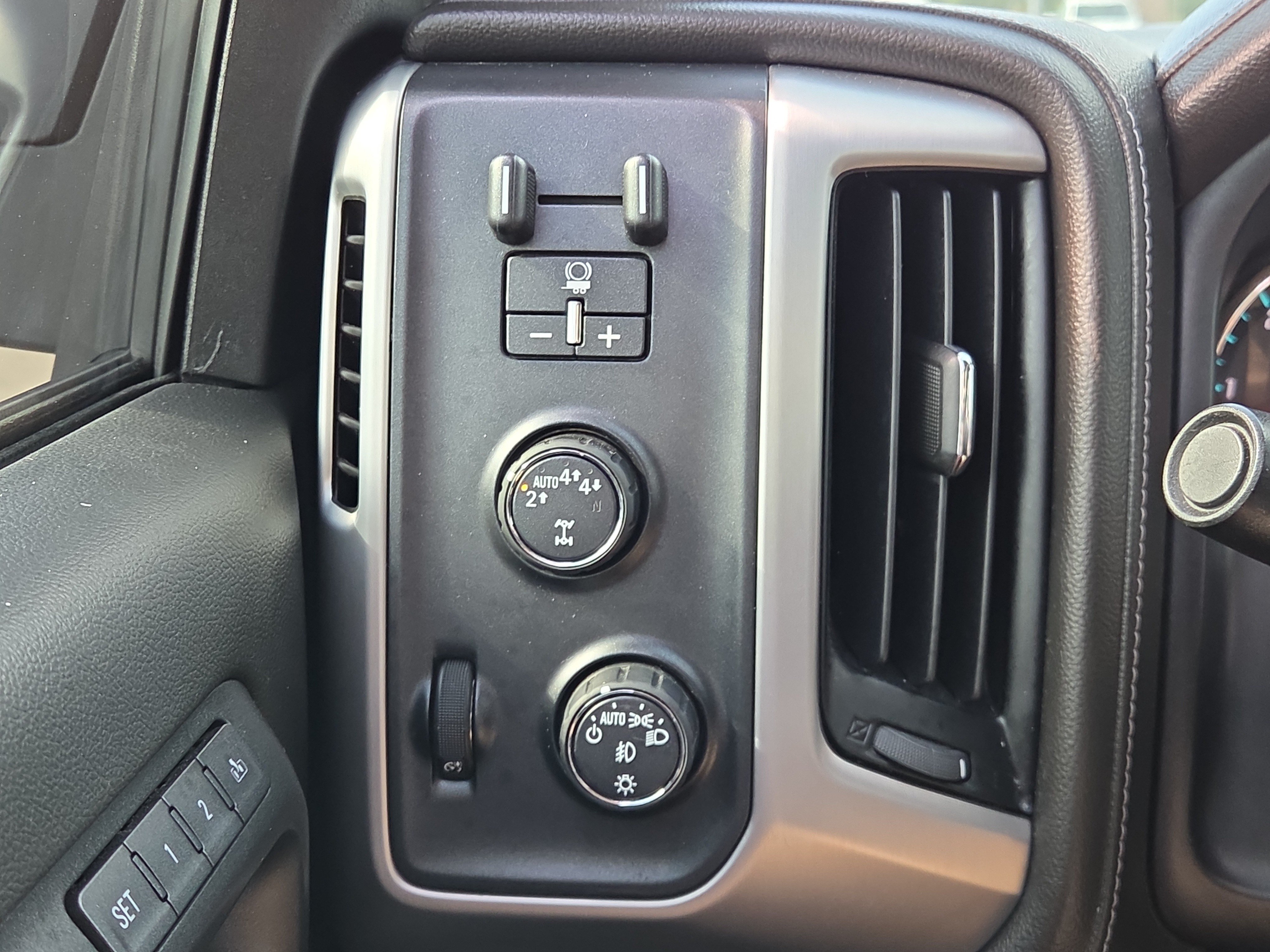 Used 2018 GMC Sierra 1500 SLT AWD/4WD image 28