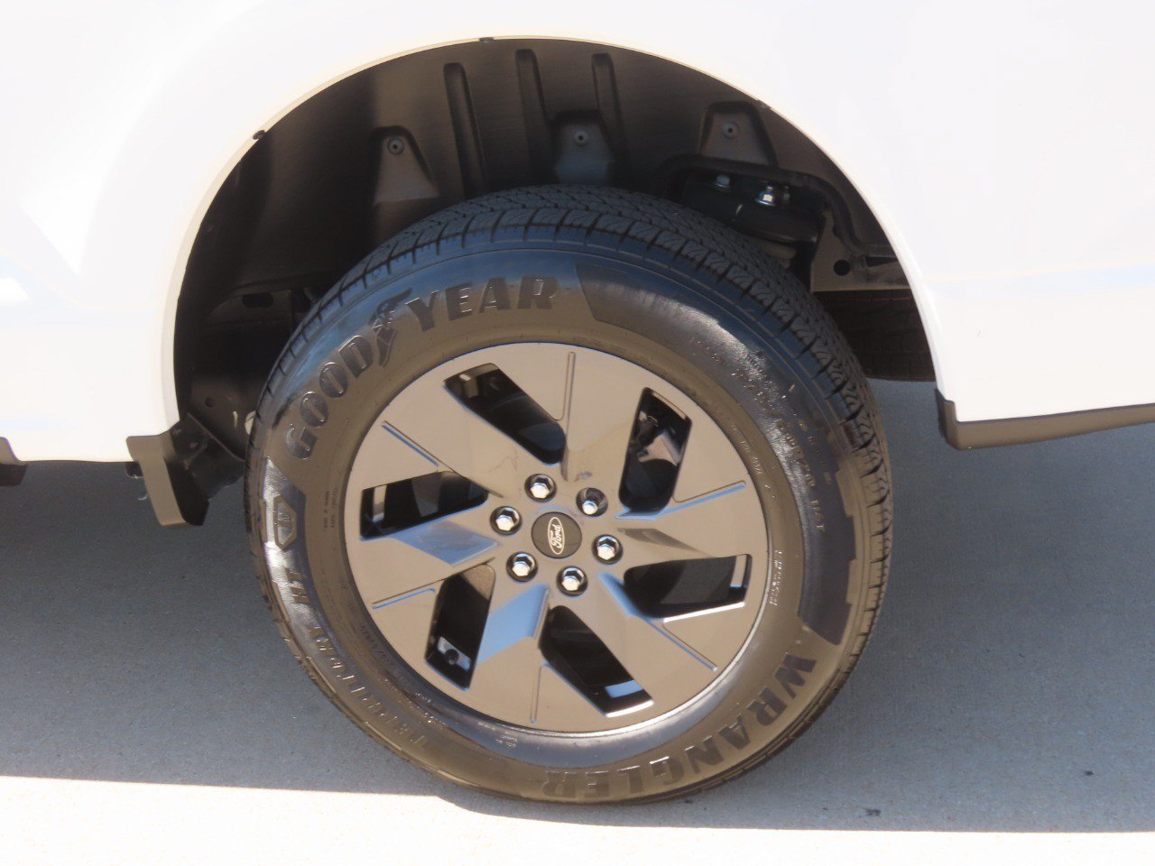Certified 2024 Ford F150 Lightning XLT w/ Max Trailer Tow Package AWD/4WD image 18