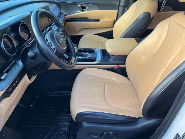 Used 2023 Kia Carnival LX FWD image 23