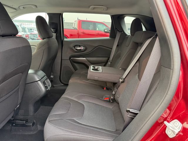 Used 2019 Jeep Cherokee Latitude w/ Popular Appearance Group FWD image 9