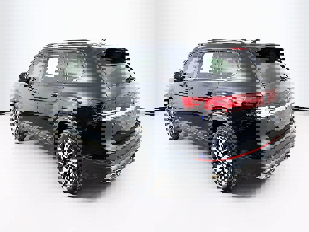 Used 2025 Volkswagen Atlas SE image 4