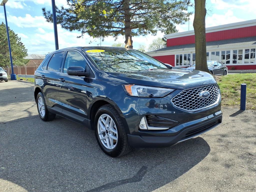 Certified 2023 Ford Edge SEL w/ Convenience Package AWD/4WD image 3
