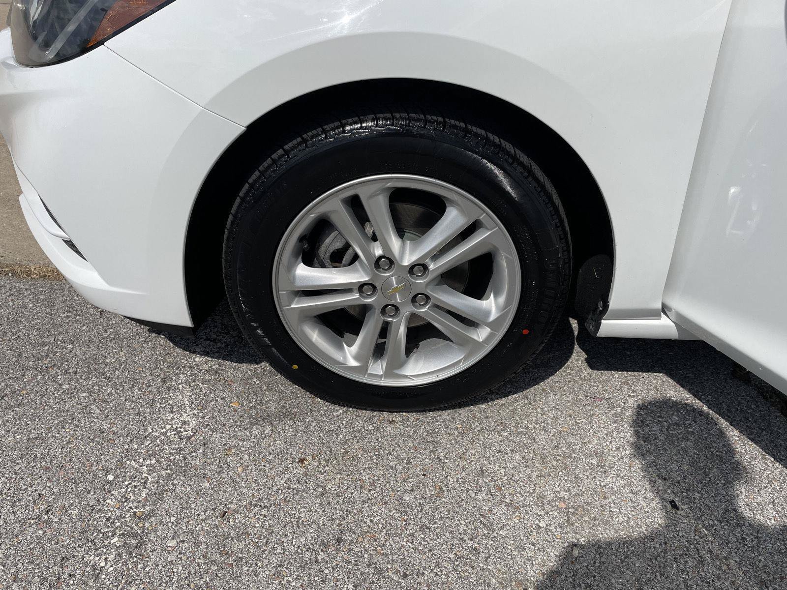 Used 2017 Chevrolet Cruze LT FWD image 10