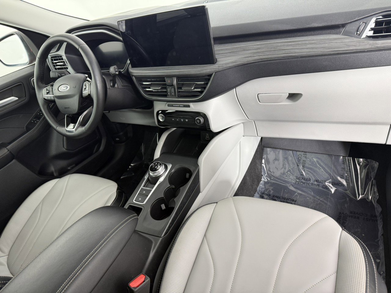 Certified 2025 Ford Escape SE w/ PHEV Premium Package FWD image 11