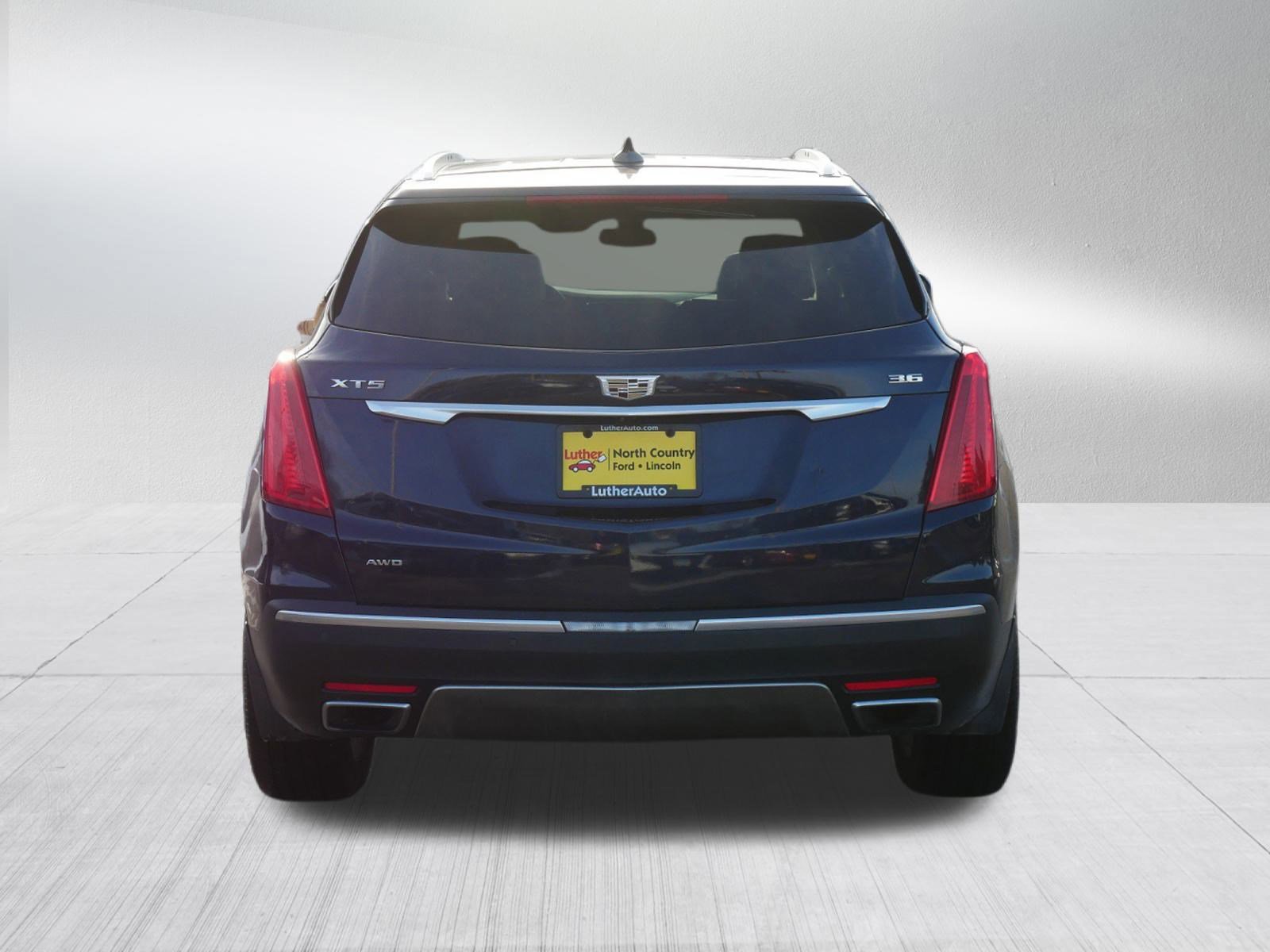 Used 2017 Cadillac XT5 Platinum image 4
