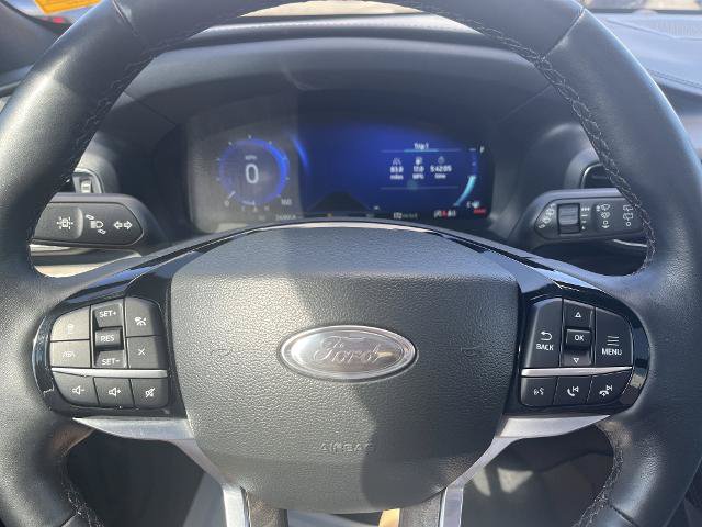 Certified 2022 Ford Explorer Platinum w/ Equipment Group 601A AWD/4WD image 15
