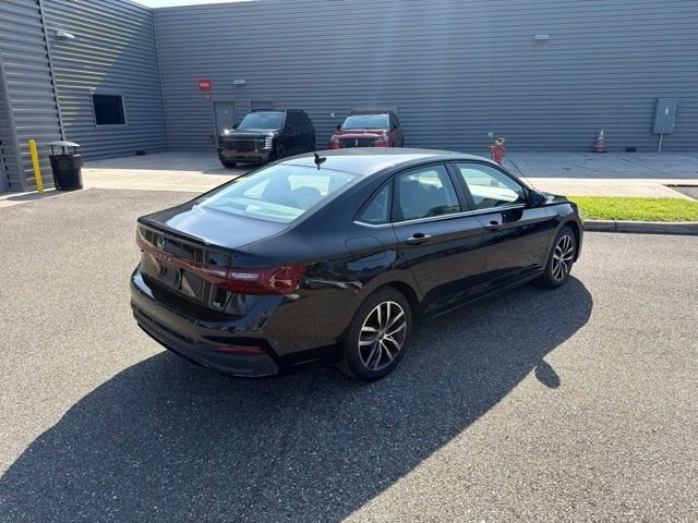 Used 2025 Volkswagen Jetta SE FWD image 10