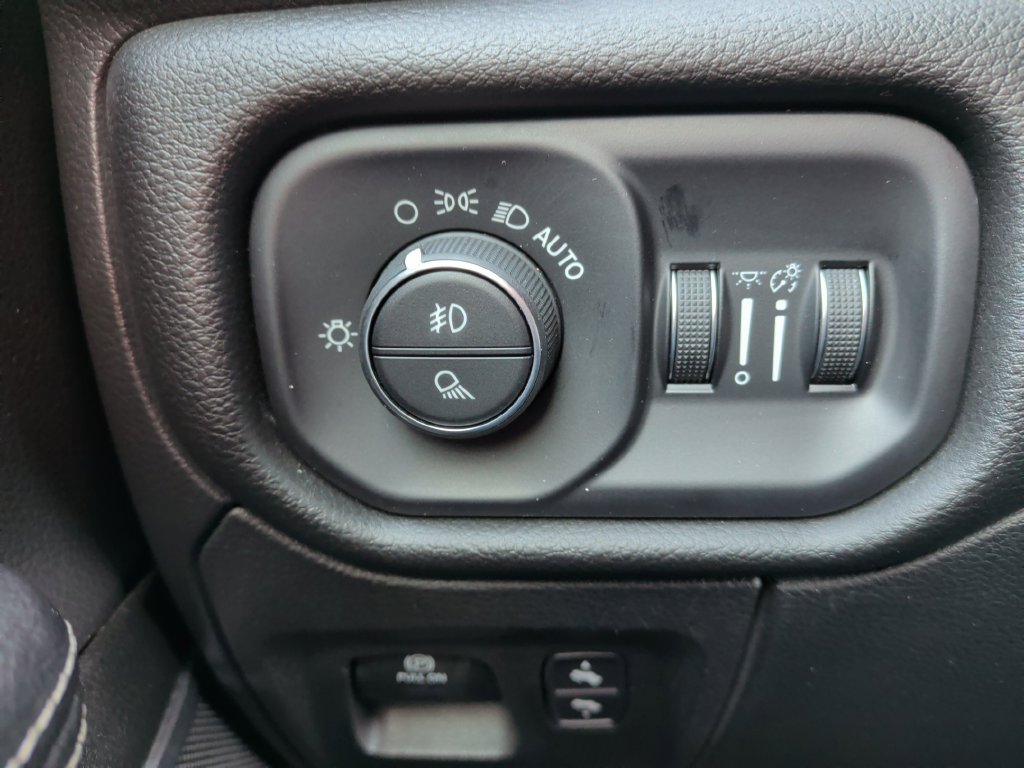 Used 2023 RAM 1500 Laramie AWD/4WD image 28