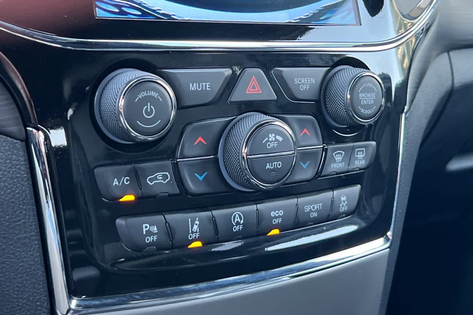 Used 2021 Jeep Grand Cherokee Laredo X image 22